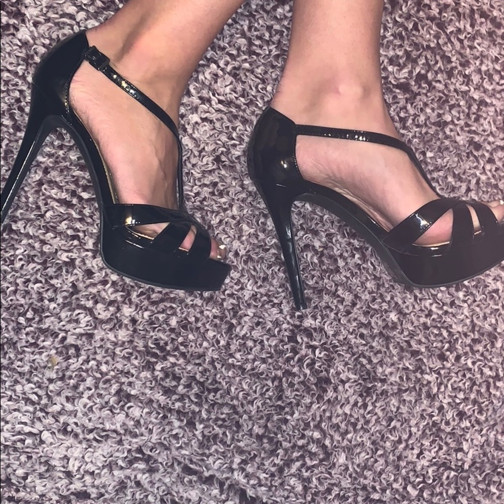 NWOB Gianni Bini t-strap platform heels